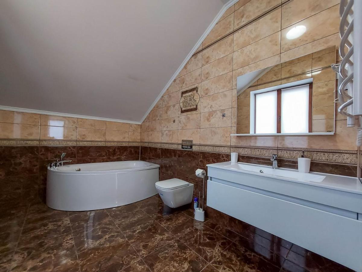 Graff Hotel Dnjepropetovsk Buitenkant foto